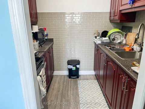 Photo 6 at 814 - 50 Lotherton Pathway, Glen Park, Toronto