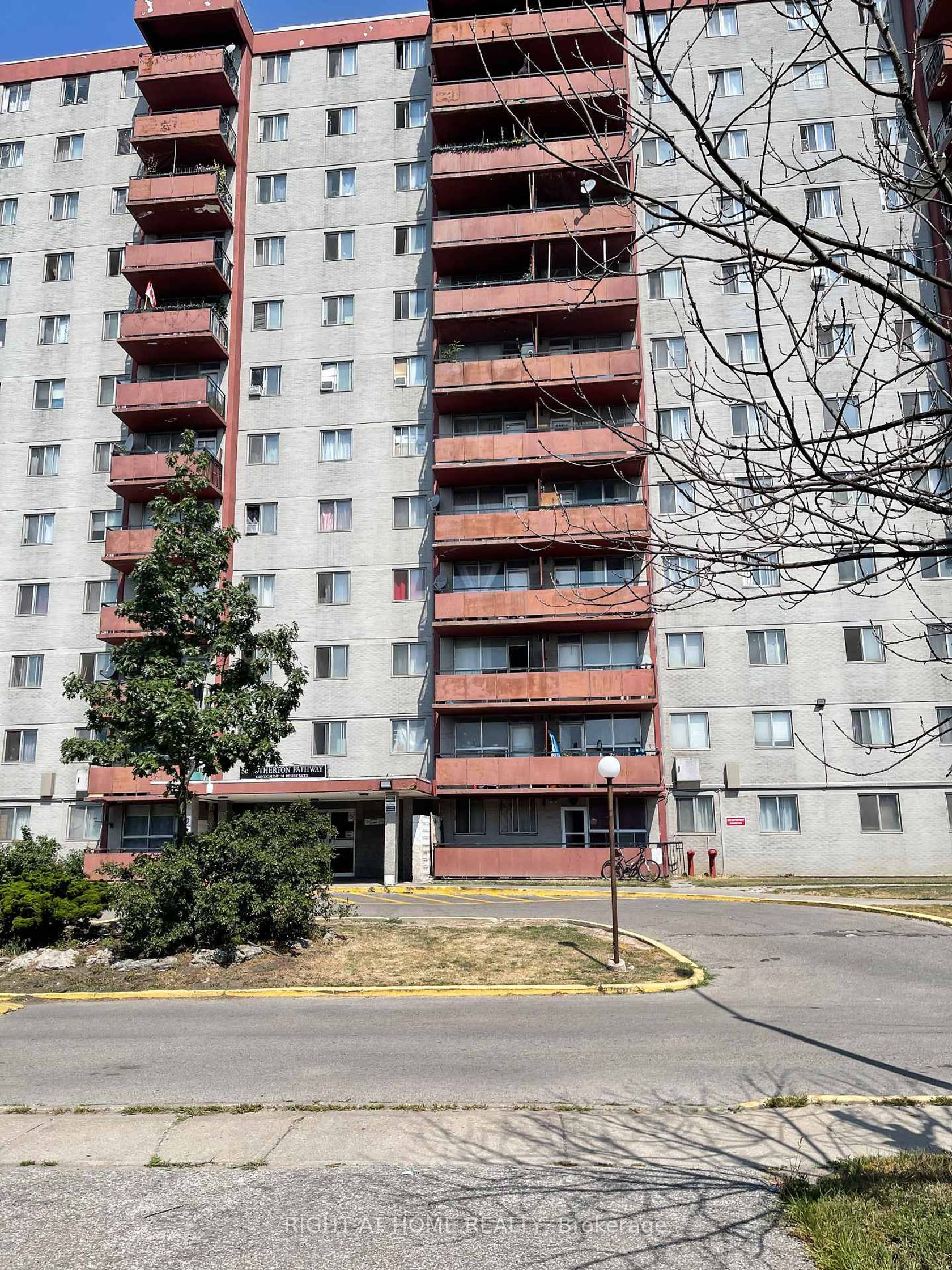 814 - 50 Lotherton Pathway, Glen Park, Toronto 
