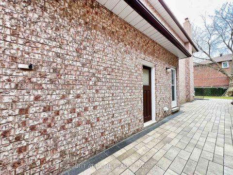 Photo 4 at 150 Holmes Avenue, Willowdale East, Toronto