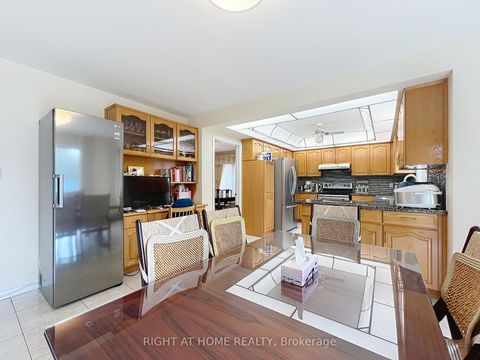Photo 14 at 150 Holmes Avenue, Willowdale East, Toronto
