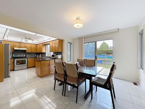 Photo 15 at 150 Holmes Avenue, Willowdale East, Toronto
