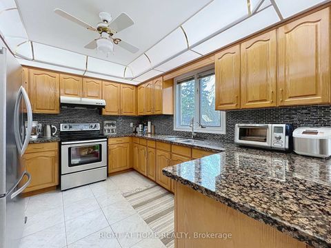 Photo 17 at 150 Holmes Avenue, Willowdale East, Toronto