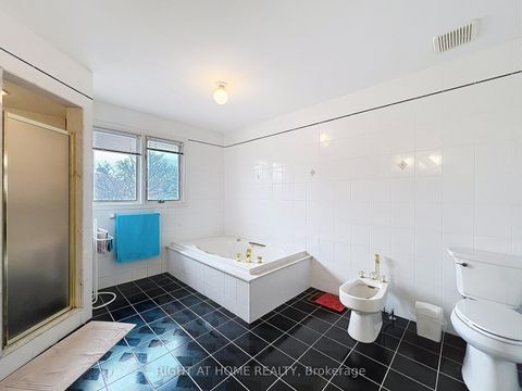 Photo 32 at 150 Holmes Avenue, Willowdale East, Toronto