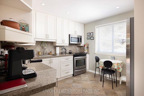 Photo 12 at 1 - 50 Vicora Link Way, Flemingdon Park, Toronto
