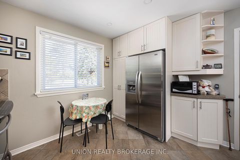 Photo 13 at 1 - 50 Vicora Link Way, Flemingdon Park, Toronto