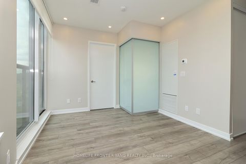 Photo 7 at 702 - 3100 Keele Street, CFB, Toronto