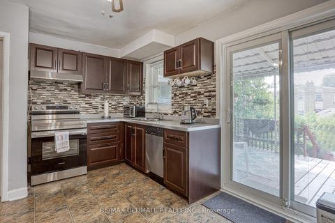 Photo 9 at 49 Ashwick Drive, Ionview, Toronto