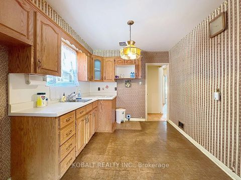 Photo 6 at 19 Kidbrooke Crescent, Cliffcrest, Toronto