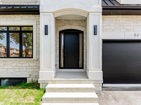 Photo 2 at 43 Sugarbush Square, Highland Creek, Toronto