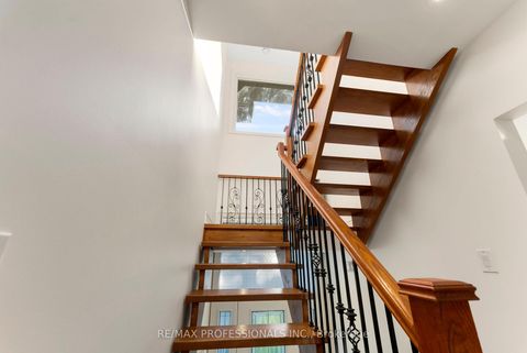 Photo 2 at 1 Trillium Terrace, Queensway, Toronto