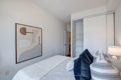 Photo 4 at 502 - 900 Mount Pleasant Road, Mount Pleasant West, Toronto