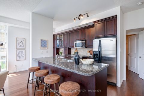 Photo 16 at 502 - 900 Mount Pleasant Road, Mount Pleasant West, Toronto