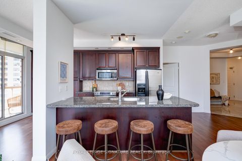 Photo 17 at 502 - 900 Mount Pleasant Road, Mount Pleasant West, Toronto