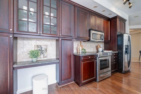 Photo 18 at 502 - 900 Mount Pleasant Road, Mount Pleasant West, Toronto