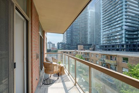 Photo 24 at 502 - 900 Mount Pleasant Road, Mount Pleasant West, Toronto