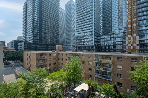 Photo 25 at 502 - 900 Mount Pleasant Road, Mount Pleasant West, Toronto