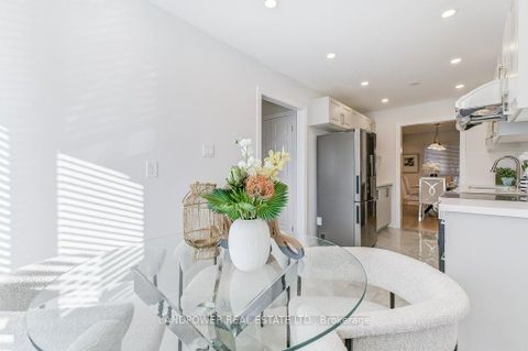 Photo 15 at 10 Brassbell Mill Way, Windfields, Toronto