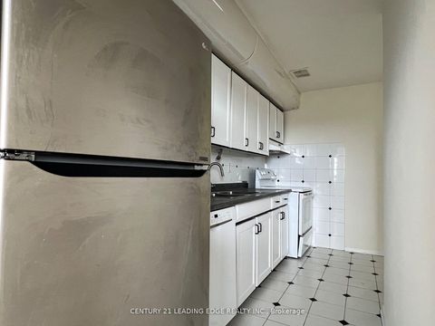 Photo 5 at 916 - 80 Grandravine Drive, York University Heights, Toronto