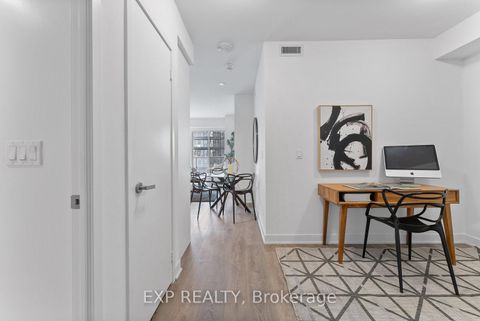 Photo 2 at 2011 - 99 Broadway Avenue, Mount Pleasant West, Toronto