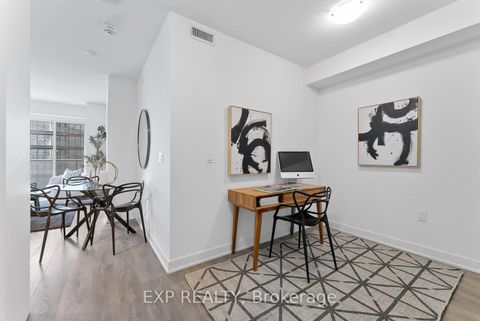 Photo 3 at 2011 - 99 Broadway Avenue, Mount Pleasant West, Toronto