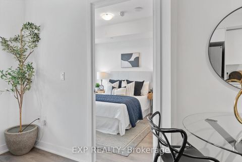 Photo 16 at 2011 - 99 Broadway Avenue, Mount Pleasant West, Toronto