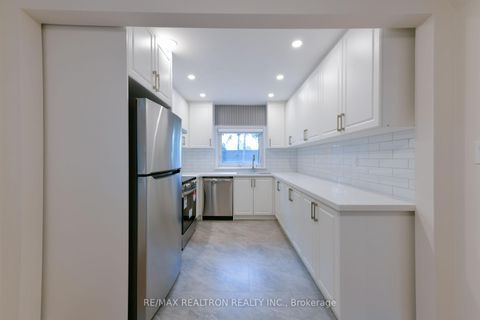Photo 10 at 150 Upper Canada Drive, Windfields, Toronto