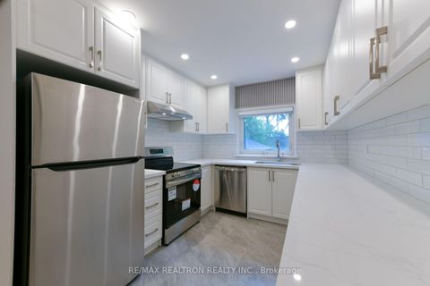Photo 11 at 150 Upper Canada Drive, Windfields, Toronto