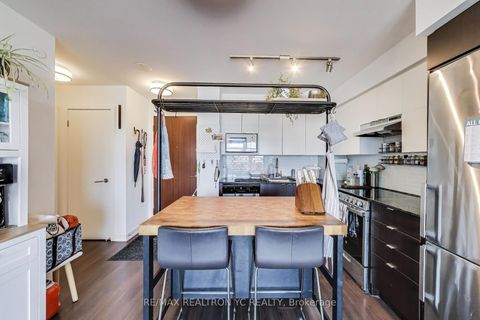 Photo 3 at 520 - 120 Varna Drive, Lawrence, Toronto