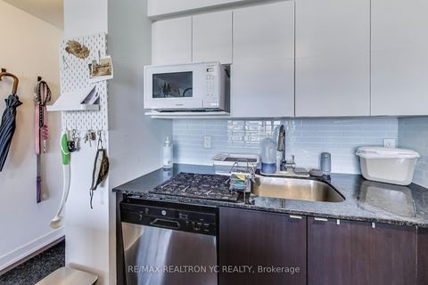 Photo 4 at 520 - 120 Varna Drive, Lawrence, Toronto