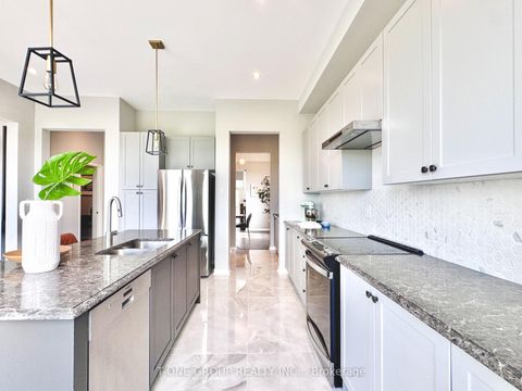 Photo 6 at 146 Hartney Drive, Rural Richmond Hill, Richmond Hill