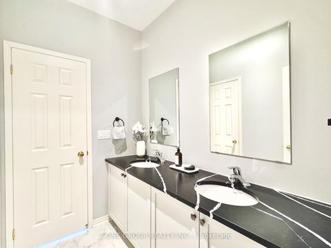 Photo 16 at 146 Hartney Drive, Rural Richmond Hill, Richmond Hill