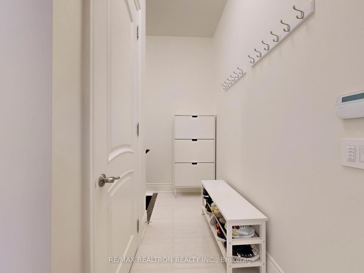 Photo 17 at 80 Annsleywood Court, Kleinburg, Vaughan