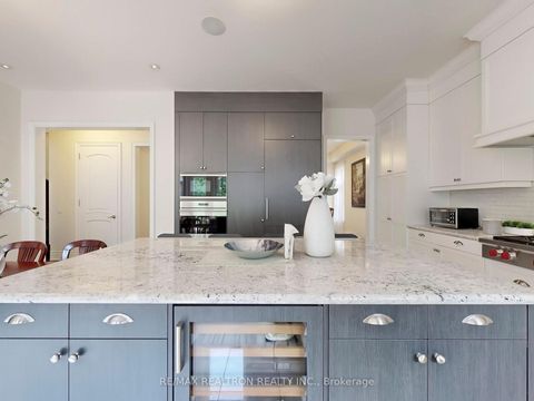 Photo 14 at 80 Annsleywood Court, Kleinburg, Vaughan
