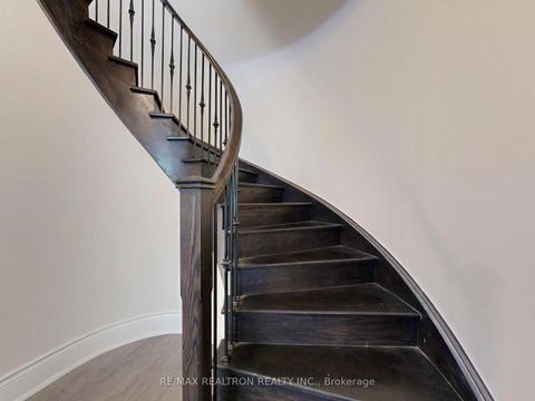 Photo 18 at 80 Annsleywood Court, Kleinburg, Vaughan