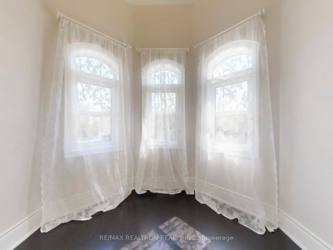 Photo 29 at 80 Annsleywood Court, Kleinburg, Vaughan
