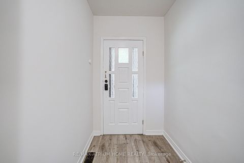 Photo 1 at 1000 Dundas Street W, Bellwoods, Toronto