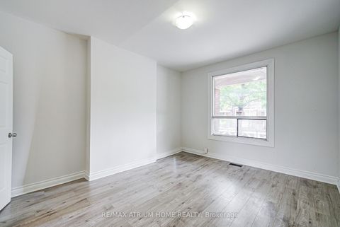 Photo 3 at 1000 Dundas Street W, Bellwoods, Toronto