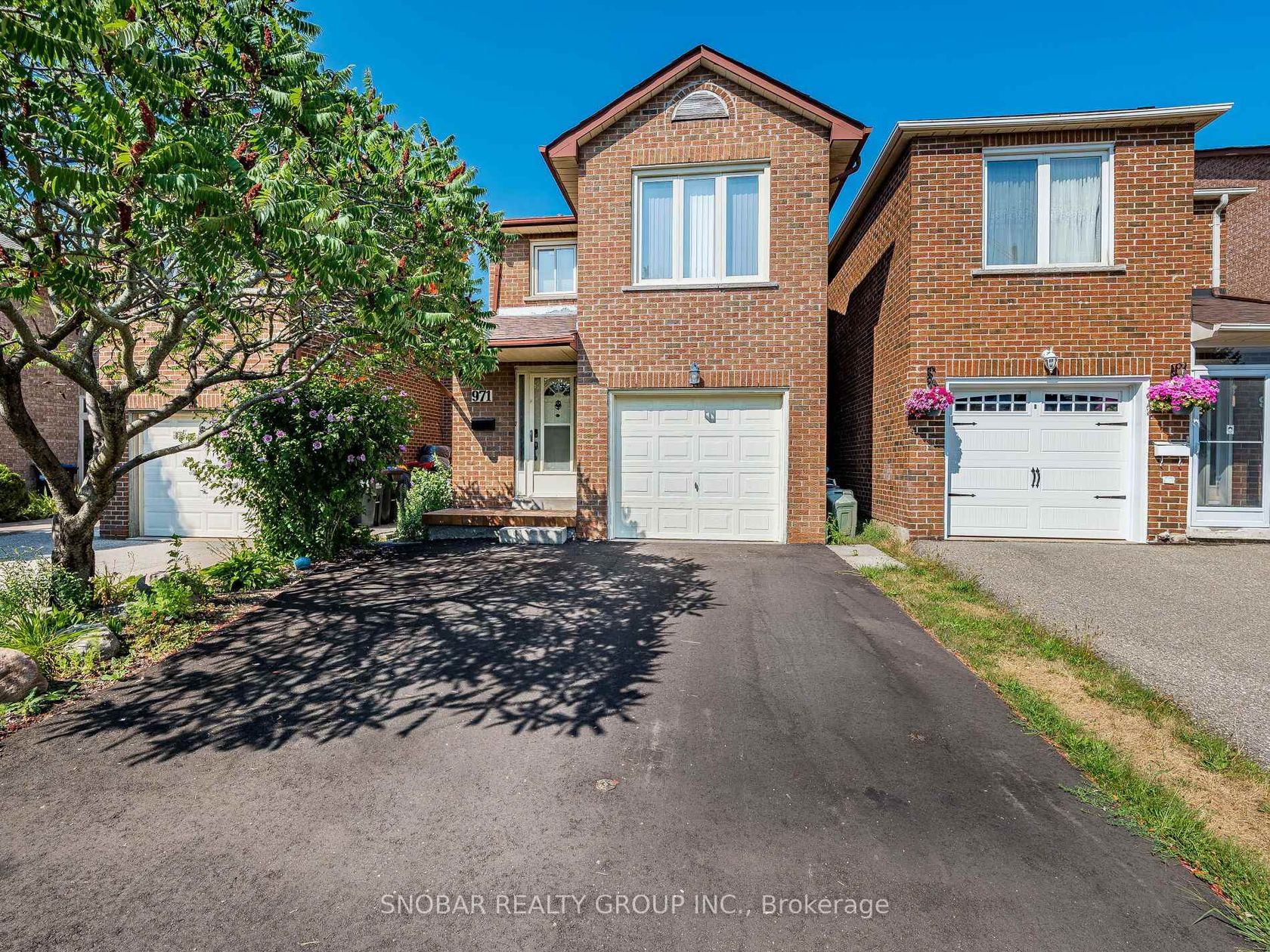 971 Lucerne Crescent, Creditview, Mississauga by Loree Meneguzzi Real Estate 971 Lucerne Crescent, Creditview, Mississauga