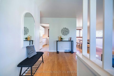 Photo 2 at 55 North Hills Terrace, Don Mills, Toronto