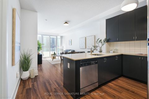 Photo 1 at 1007 - 560 Front Street W, Waterfront Communities C1, Toronto