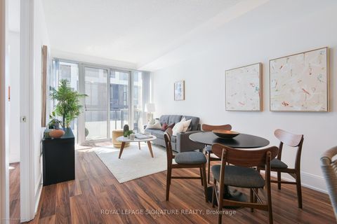 Photo 4 at 1007 - 560 Front Street W, Waterfront Communities C1, Toronto