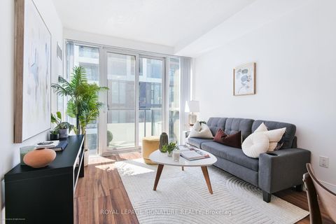 Photo 5 at 1007 - 560 Front Street W, Waterfront Communities C1, Toronto