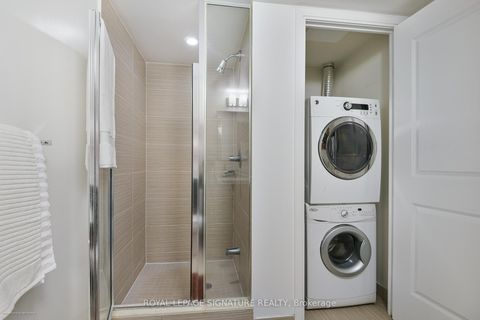 Photo 9 at 1007 - 560 Front Street W, Waterfront Communities C1, Toronto