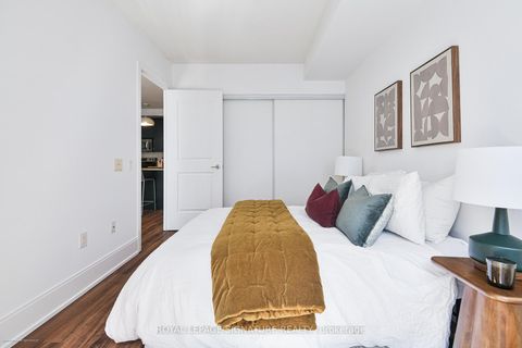 Photo 11 at 1007 - 560 Front Street W, Waterfront Communities C1, Toronto