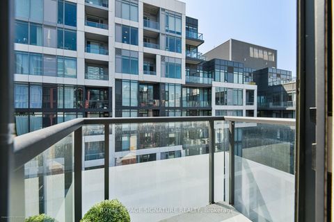 Photo 12 at 1007 - 560 Front Street W, Waterfront Communities C1, Toronto