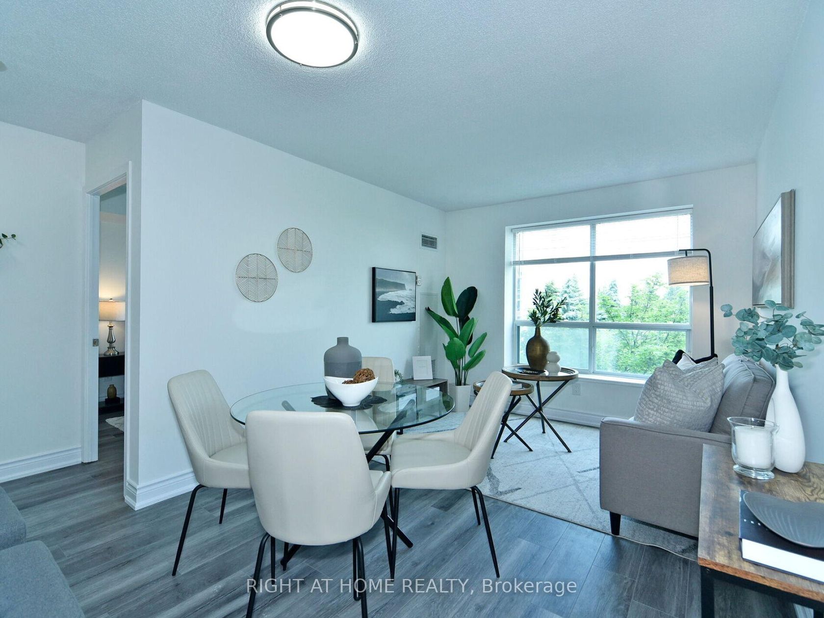 501 - 51 Baffin Court, Langstaff, Richmond Hill photo number 2