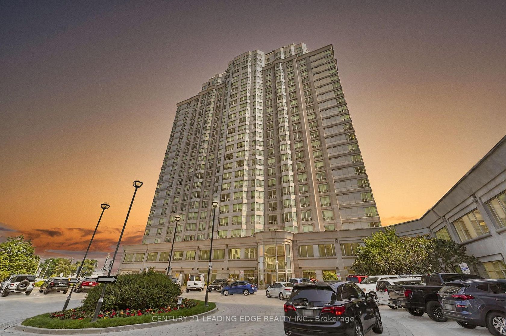 1609 - 11 Lee Centre Drive, Woburn, Toronto 