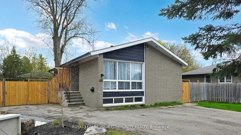 Photo 1 at 446 Lynett Crescent, Crosby, Richmond Hill