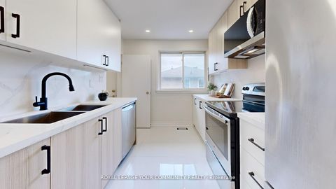 Photo 10 at 446 Lynett Crescent, Crosby, Richmond Hill