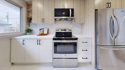 Photo 12 at 446 Lynett Crescent, Crosby, Richmond Hill